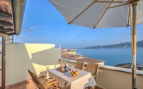 Laetitia Salo-Historic Center Near Lake - Happy Rentals